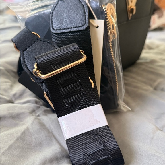 Valentino Orlandi Black Handbag with Gold Accents - Picture 4 of 9